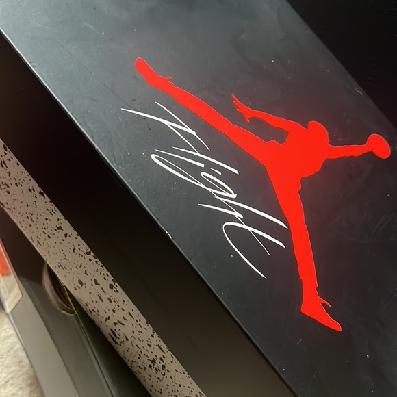 Air Jordan Kids Box Included!! - Picture 4 of 4